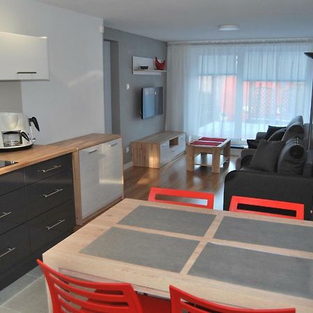 Apartament Rodzinny ชกลาร์สกา ปอเรมบา ภายนอก รูปภาพ