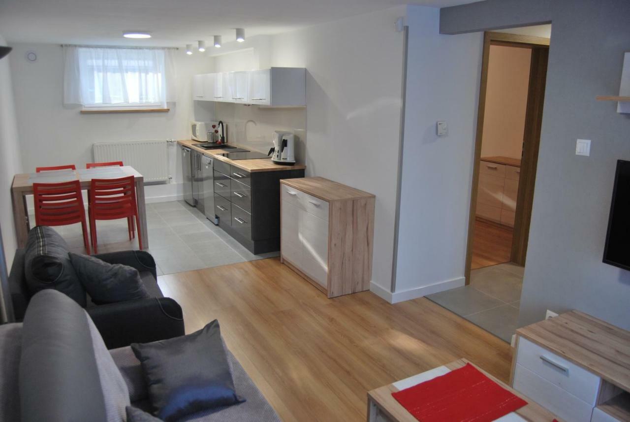 Apartament Rodzinny ชกลาร์สกา ปอเรมบา ภายนอก รูปภาพ