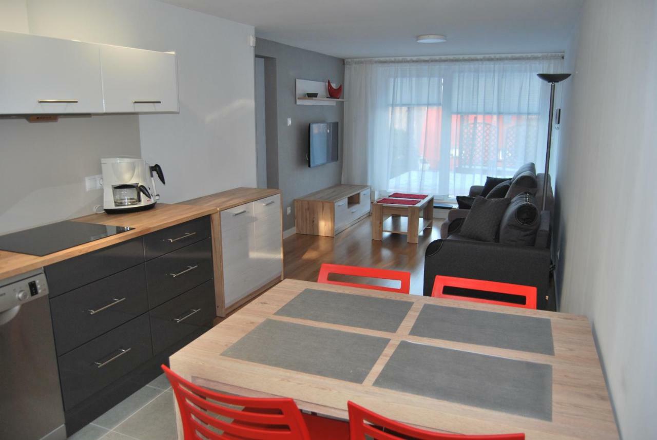 Apartament Rodzinny ชกลาร์สกา ปอเรมบา ภายนอก รูปภาพ