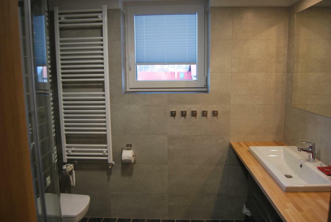 Apartament Rodzinny ชกลาร์สกา ปอเรมบา ภายนอก รูปภาพ