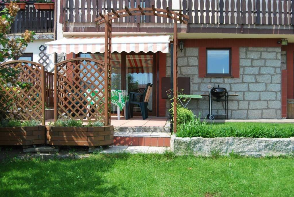 Apartament Rodzinny ชกลาร์สกา ปอเรมบา ภายนอก รูปภาพ